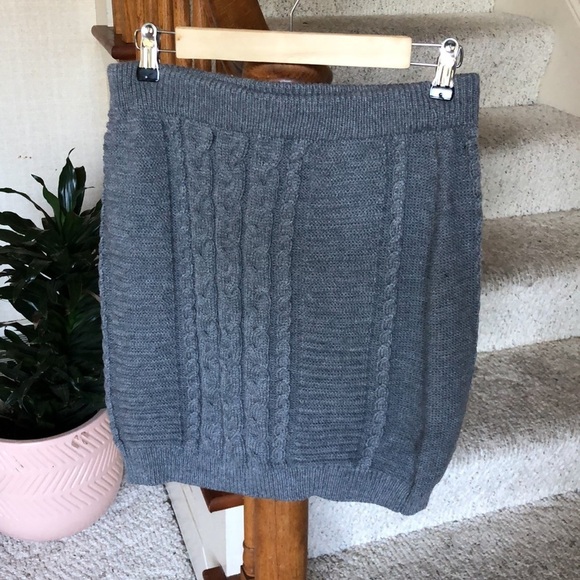 NWT (2) Lulus Gray Chunky Cable Knit Sweater Skirt Set XL - Picture 6 of 11